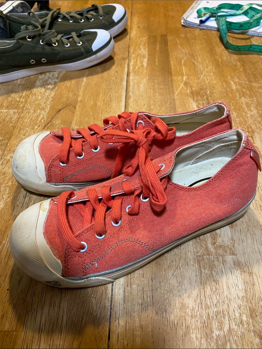 Beautiful Keen Women's Coral Canvas Lace-Up Sneakers - Picture 9 of 10